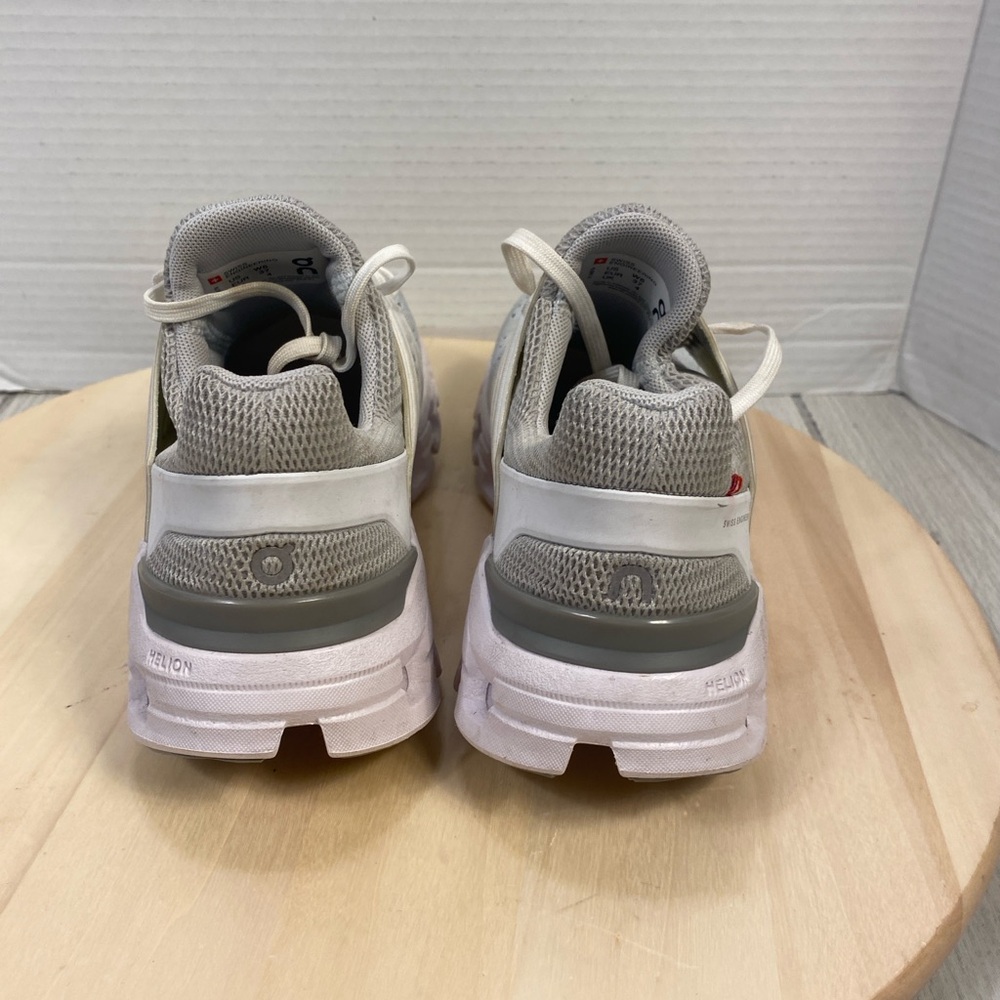 On Running Women's Athletic Shoes in Gray and Cream - Picture 5 of 9